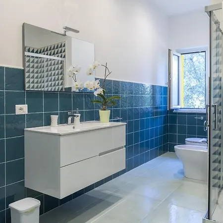 Sorrentovibes - Modern With Terrace, Swimming Pool&tennis Sorrento