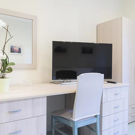 Sorrentovibes - Modern With Terrace, Swimming Pool&tennis Sorrento