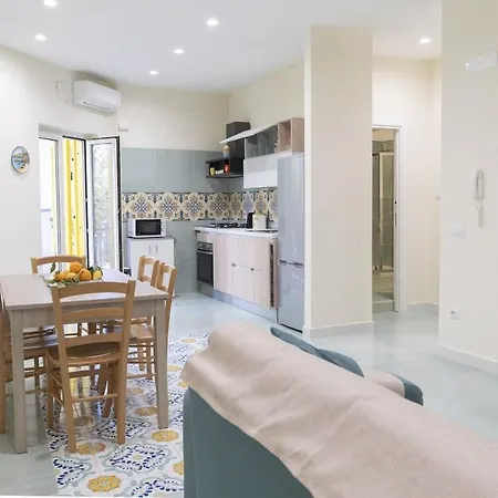 Sorrentovibes - Modern With Terrace, Swimming Pool&tennis Lägenhet Sorrento